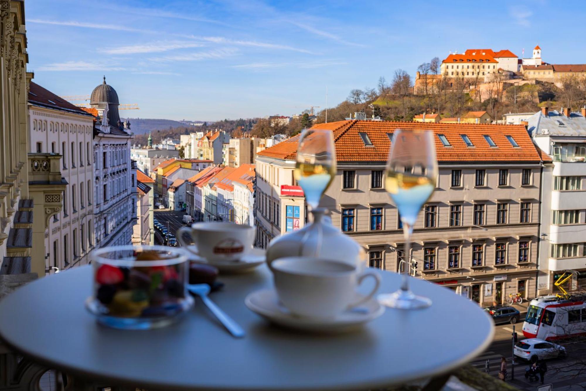 Grand Palace Brno Ruang foto A typical view from a balcony