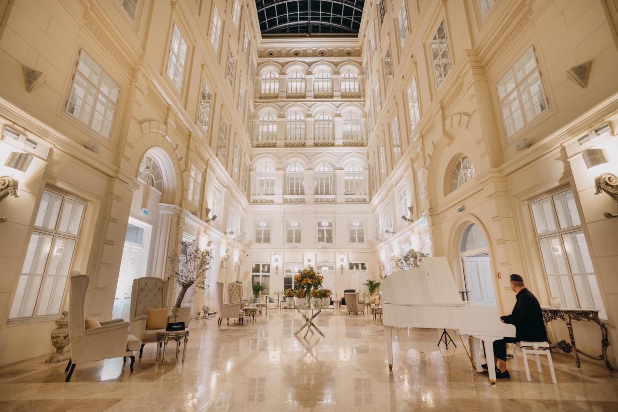 Grand Palace Brno Bagian luar foto