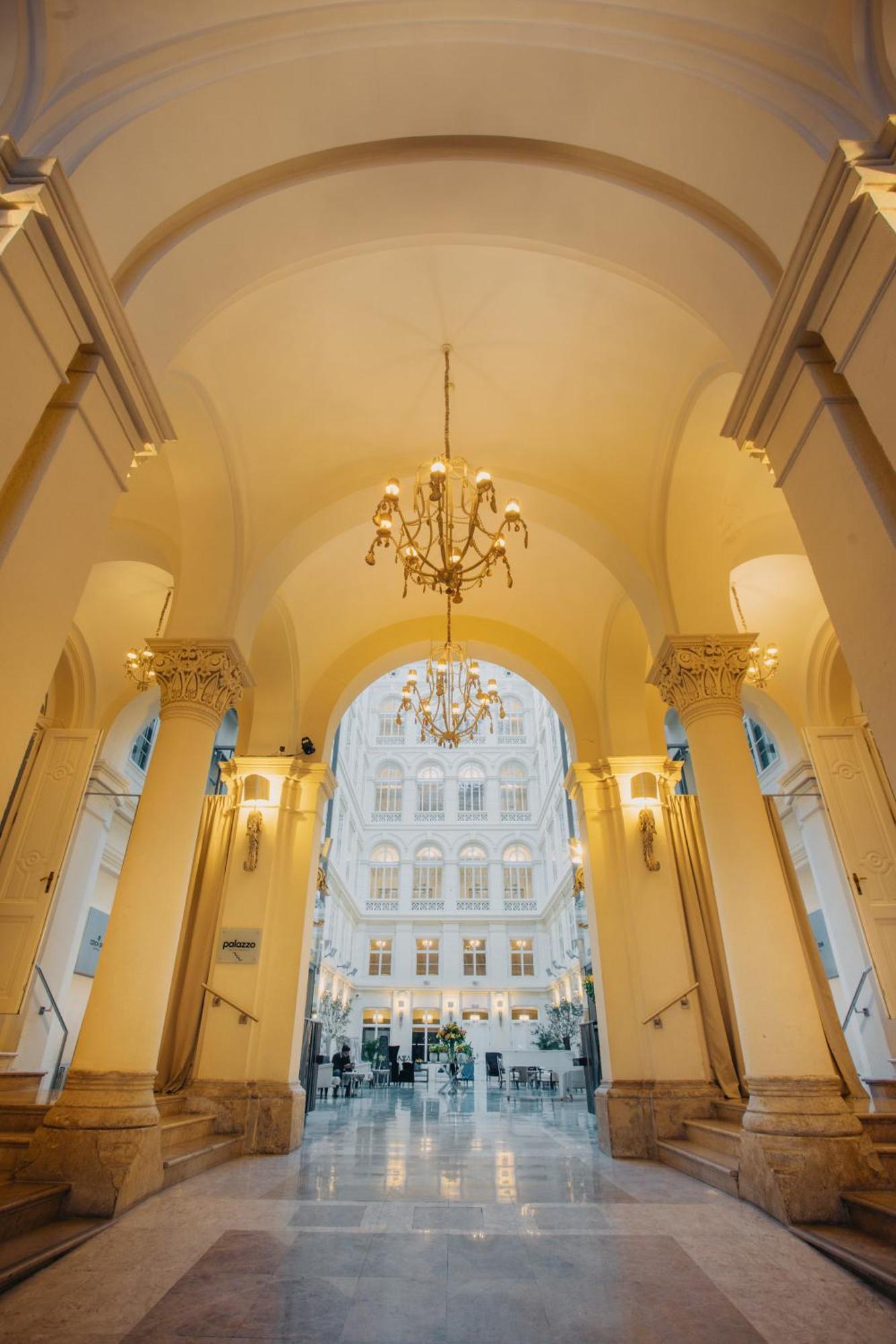 Grand Palace Brno Bagian luar foto