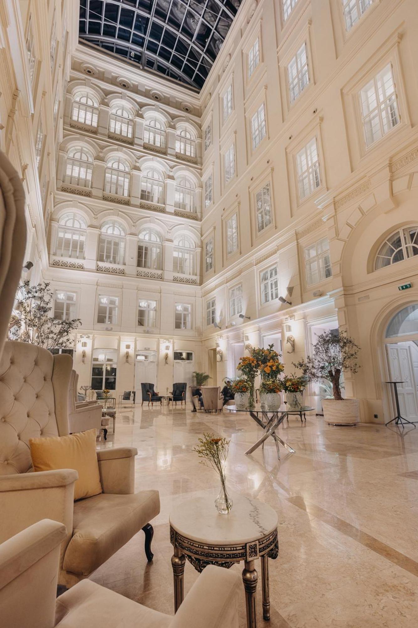 Grand Palace Brno Bagian luar foto